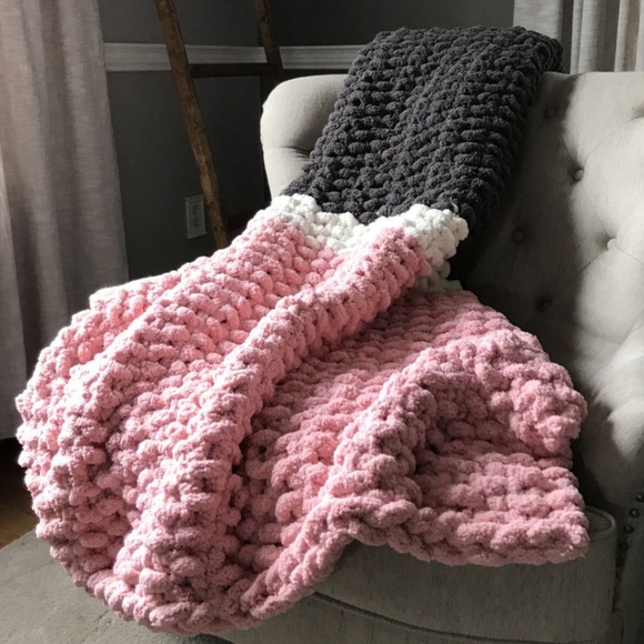 HANDMADE BLANKET 🧶 - Picture 1 of 1